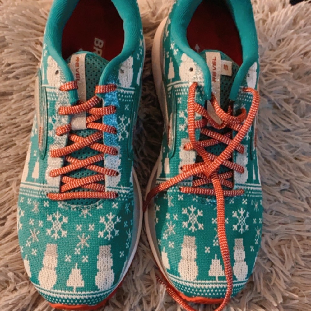 Brooks Revel 3 Xmas Theme
